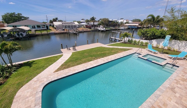 NEW! The Pearl in Palmetto Waterfront with a Pool and Dock