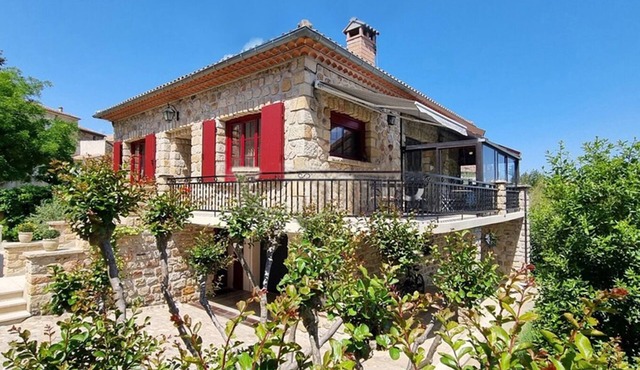 New 'The pretty house in Banne' 3 rooms, heated swimming pool, wifi, quiet