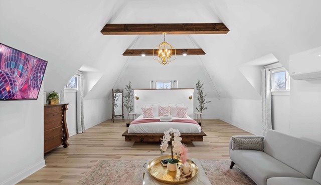 NEW! The Something Borrowed Mansion w/Hot Tub