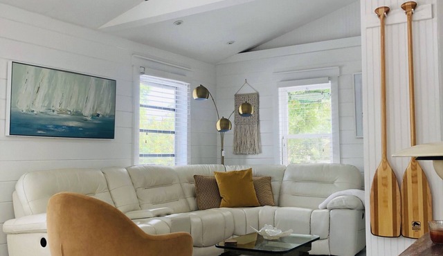 NEW! The “WATERSIDE” COTTAGE~With dockage