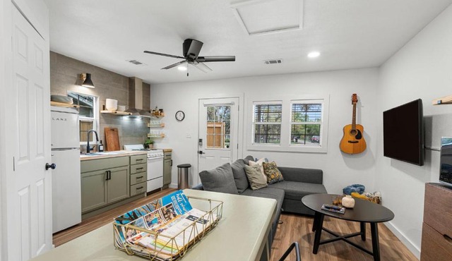 NEW! The Yellow Door- Downtown Wimberley w/River Access