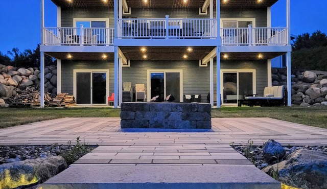 New Three Story Beach House on Beautiful Clear Lake!