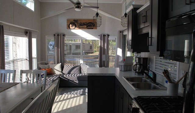 New Tiny Home 4 miles to VIR & close to Hyco Lake