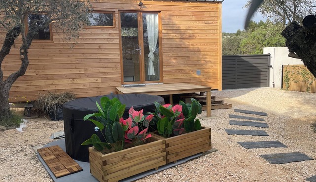 NEW Tiny House des Oliviers with private Jacuzzi
