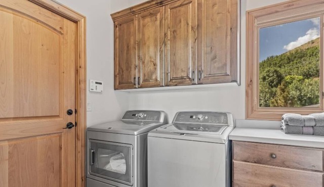 New to Market Private Weber River Access Stunning Family Retreat