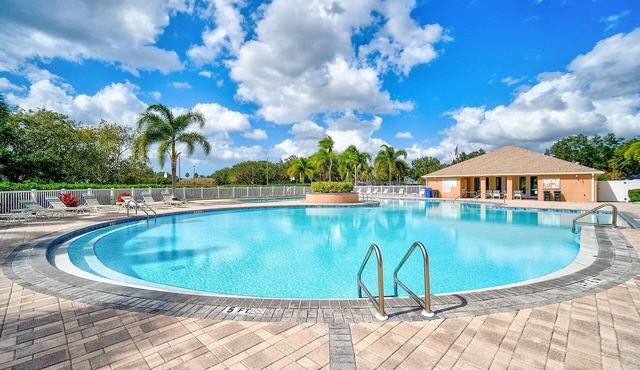 New To Market- Quiet Lakeview Townhome- Pool, Tennis, and Comfort