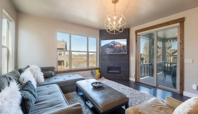 New to Market! Stunning Gourmet Kitchen, Private Hot Tub, Common Pool, Near Historic Main Street!