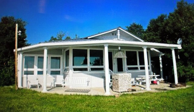 New to vacation rental lovely 3-bedroom 2 bath on Duck Lake n near Glacier Park