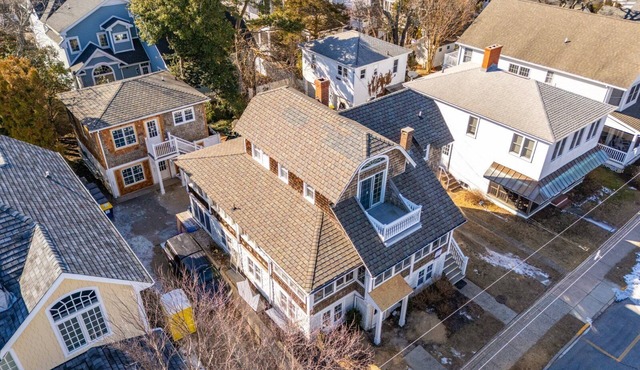 NEW TO VRBO: 9 BR-7.5 BA RENOVOTED REHOBOTH BEAUTY-STEPS TO SAND-6 NEW CASTLE