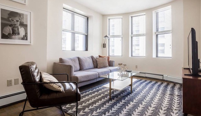 New to VRBO! Awesome location downtown, closeby bars, restaurants + historic sites Walk Anywhere!