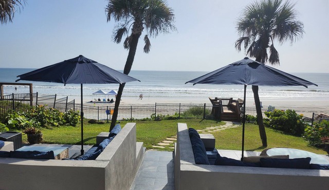 NEW to VRBO! Beachfront Estate, 8 Beds 3 Baths, 1/2 acre, Sleeps 15