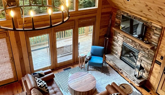 New to VRBO Cozy Sugar Hill Cabin 2 min to the slopes