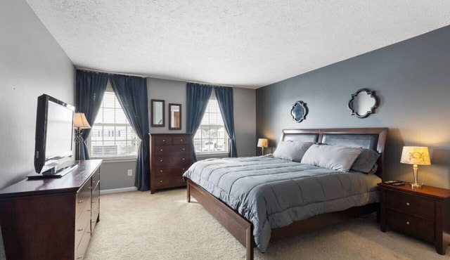 NEW to VRBO-Large 4BDRM Family/Pet Friendly!