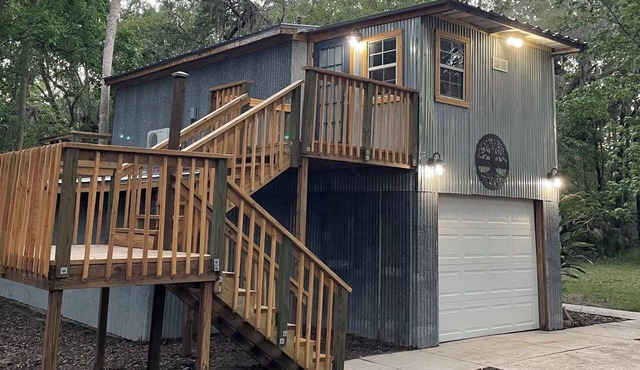 NEW TO VRBO - Modern Farmhouse Studio - Queen Bed - 1 Acre