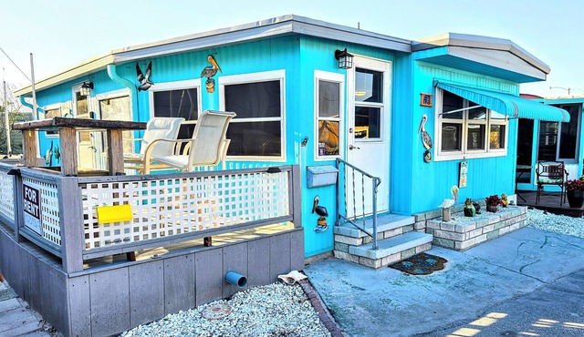 NEW TO VRBO! RIGHT OFF BRIDGE ST & AMI PIER! CHARMING & PRIVATE !GREAT LOCATION!