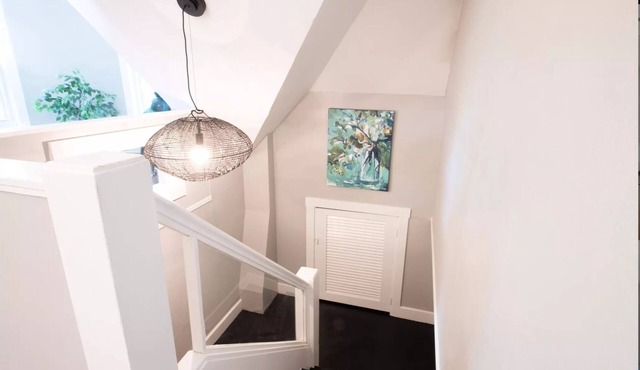 New Top Floor Apt in Victorian - 5 min to Downtown and 40 min to Ark Encounter!