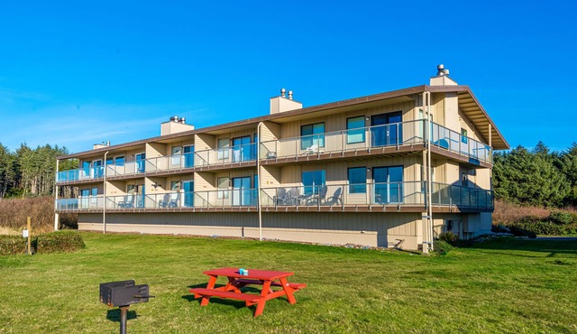 NEW: Top Floor Condo with Amazing Ocean Views