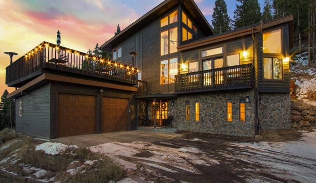 New. Top of the World Lodge. Hot tub. Theater.
