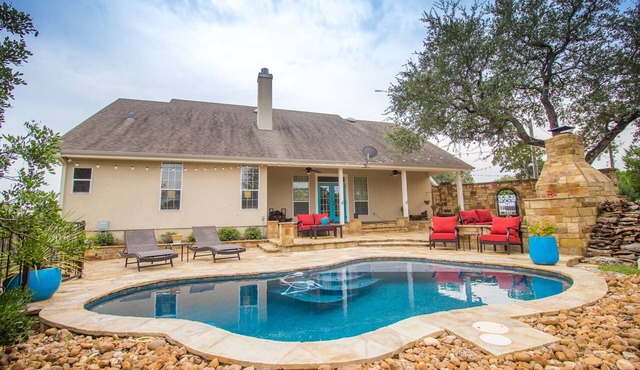 New! Town & Country Luxury Oasis near Gruene, TX - Private Pool