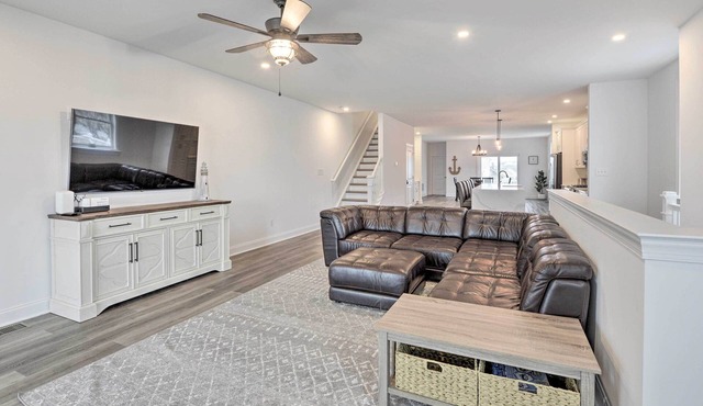 New Townhome < Half Mi to Beach!