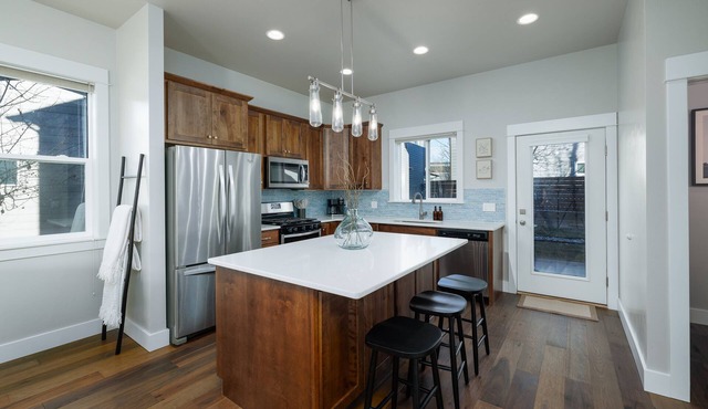 NEW! Townhome in 4-corners, garage parking, walk to river - 30-night minimum