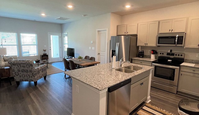New Townhome in North Myrtle near the Sports Complex & minutes from the beach.