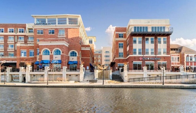 New Townhome Near Downtown-King Bed-Metra