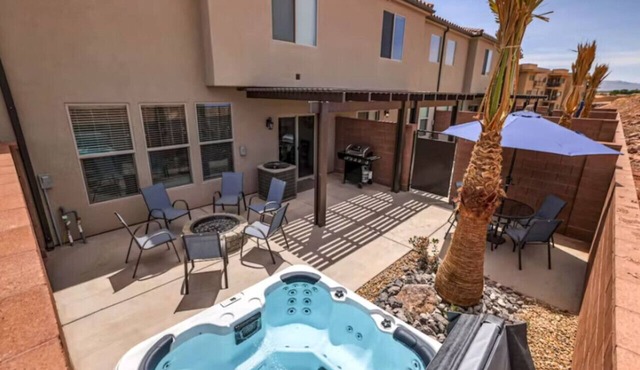 NEW Townhome - Private Hot Tub, Fire Pit & Pool
