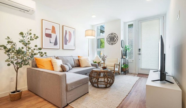 New Townhome|Rooftop Views|Direct Bus SEA|Walkable