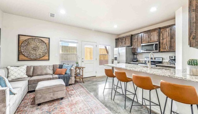 New Townhome-Walk to Tarleton