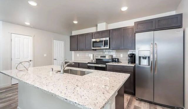 New Townhouse! Private Yard & Garage 3/2.5 #5748