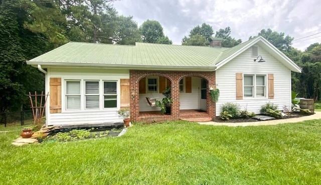 NEW Travelers Rest | Cute Bungalow Close to I-20