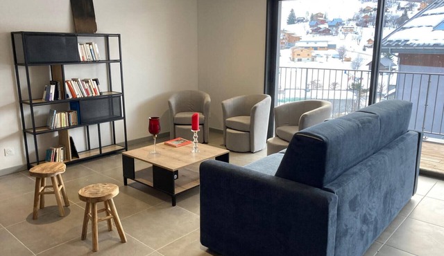 New ☆ Triplex | Near Slopes | Balcony & View