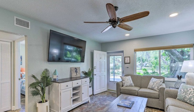 NEW! Tropical Getaway - Walk to Beach & Downtown!