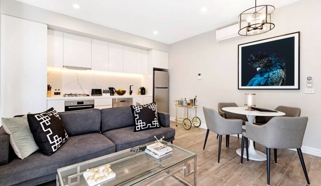 NEW! Two Bedroom Deluxe at Manhattan Apts Glen Iris