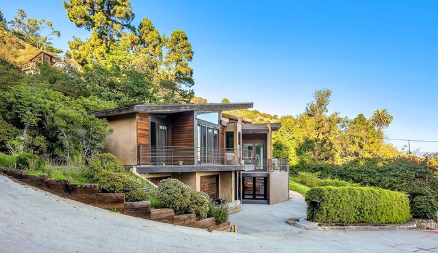 New! Uber Chic Hollywood Hills Guesthouse