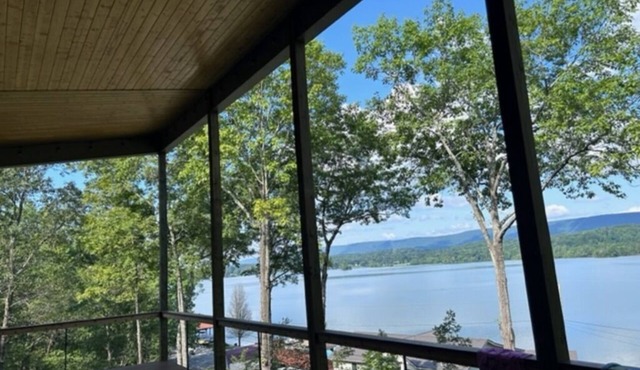NEW! Ultimate Family Lake Oasis w/2-story dock, lake access, fire pit, gameroom