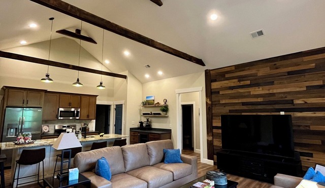 New, unique 3 BR 2.5 BA barn-loft at Silver Creek. Spacious, chic,one-of-a-kind