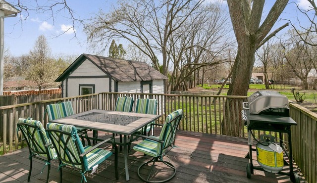New updated home w/porch and Fenced yard in DT Libertyville Near Naval Base