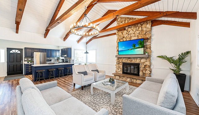 NEW Updated House~ Huge Family Room & Great Baths!