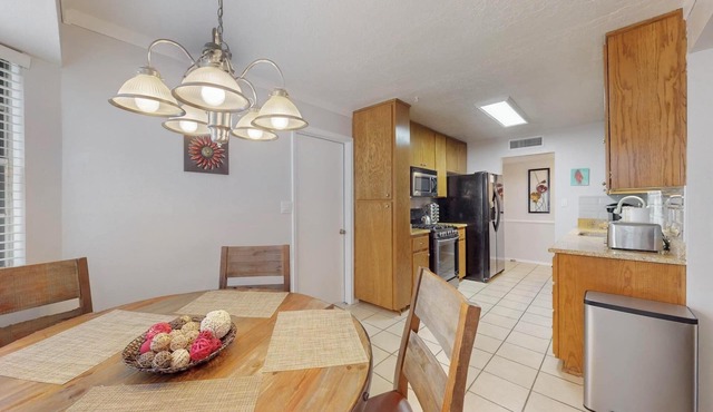 NEW Updated, Private 3/2 Home(King)Near Balloon Fiesta Park, Quiet Neighborhood!