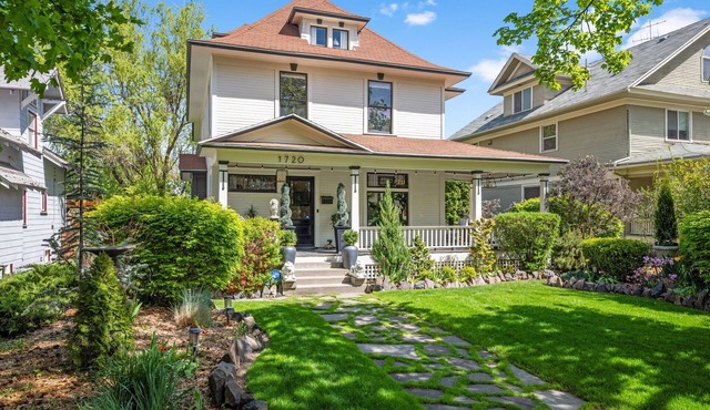 NEW! Updated South Hill Craftsman Sleeps 12!