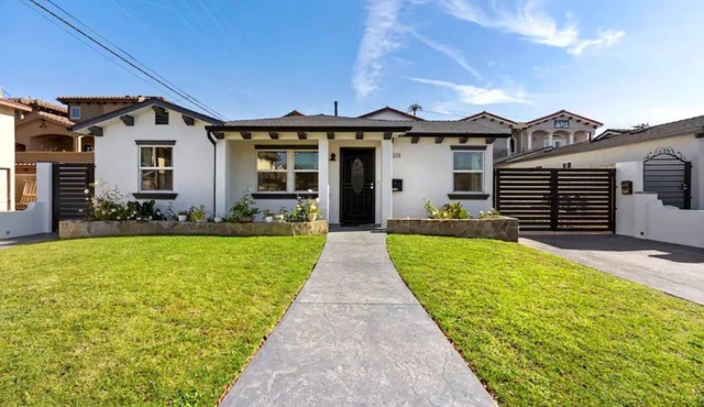 *NEW!* Upscale 3BR - 3 Miles To The Beach!