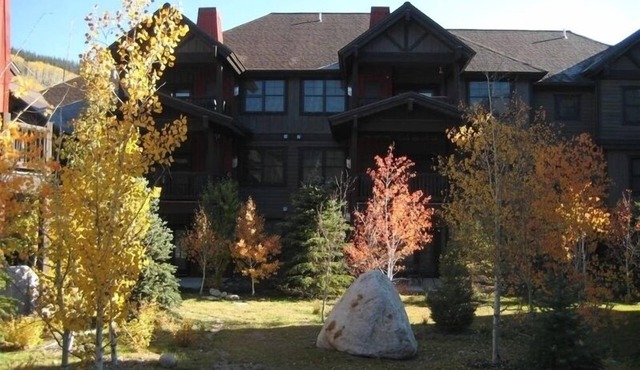 New Upscale Condo. Mountain Views. Near New Lift & Ski School.