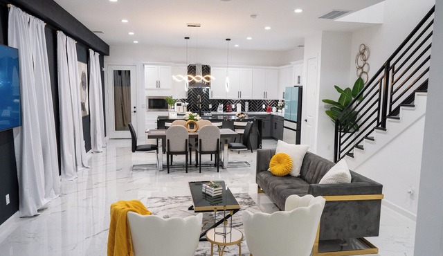 NEW Upscale home by stadium, med center, downtown Houston Texas
