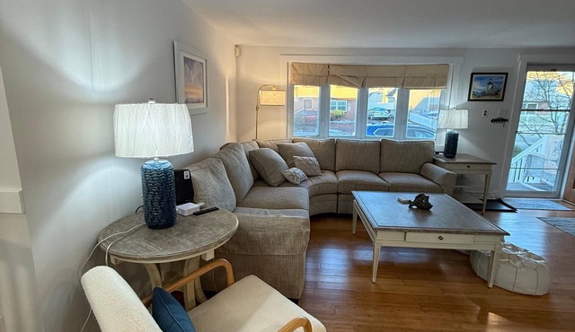 New! Spacious 4-bedroom, Sleeps & Seats 12, Waterfront in Little Egg Harbor