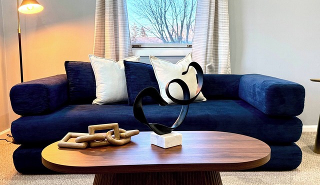 New Utica 4BR. Duplex Near Wynn & Nexus/with Ultra Fast WiFi