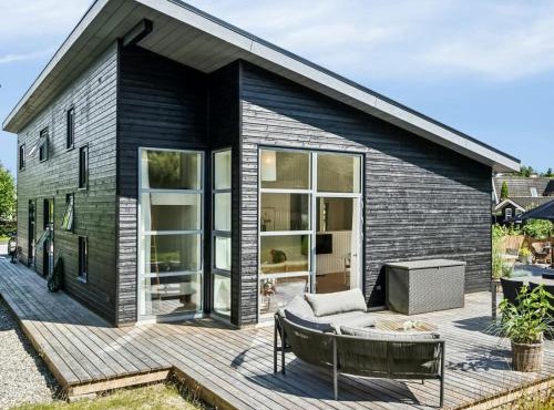 New Vacation Home By the beach