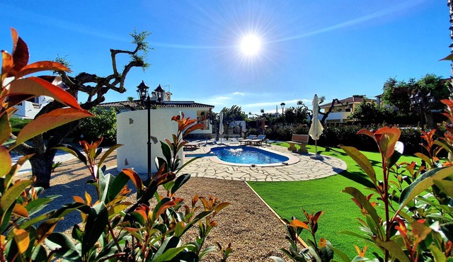 New vacation home with private pool, 2 min walk from the beach