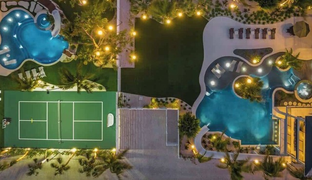 New-Vacationers Paradise-2 Luxury Homes-Sleeps 36